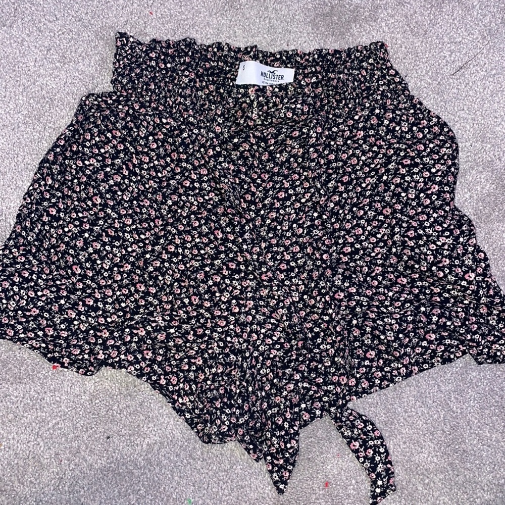 Cute flowy dress shorts from Hollister